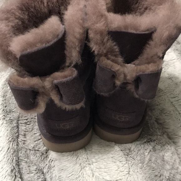 Ugg Bailey Bow short boots size womens 7.  They may have been worn once. - Picture 4 of 7